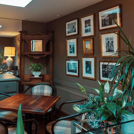 The Old Vine Hotel Winchester Bagian luar foto
